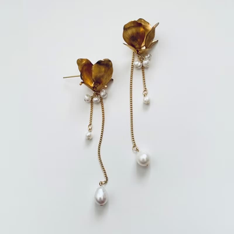 フラワーと揺れるパールのピアス(イヤリング)