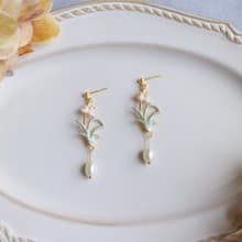 森系浪漫 白色百合花玻璃珍珠垂墜耳環 琺瑯彩繪