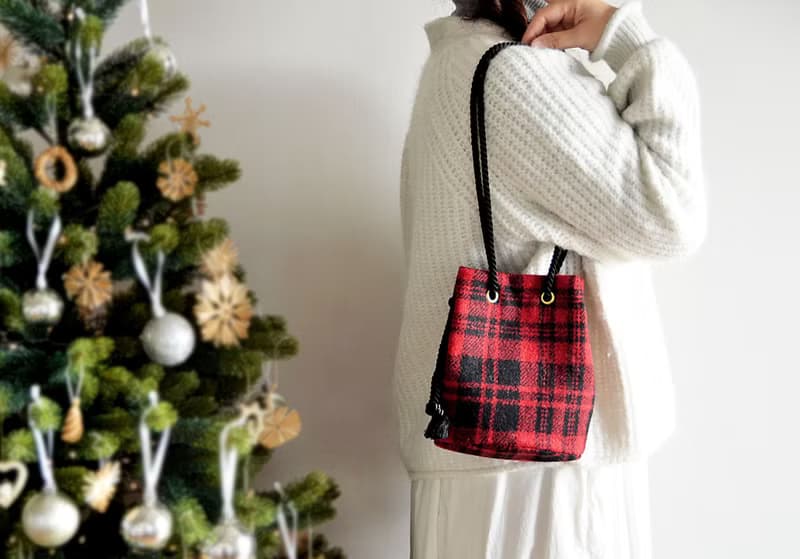 ハリスツイード　クリスマススペシャルエディション　ポシェットマリンバッグ　レッド×ブラック　ギフト・ご褒美にも