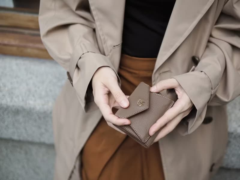 Maily (Warmtaupe) : Tri-fold wallet, short wallet, cow leather, Brown-grey