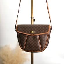【 日本直送　名牌中古包 】CELINE セリーヌ マカダム ショルダーバッグ ブラウン トリオンフ PVC vintage ヴィンテージ 48xpj8