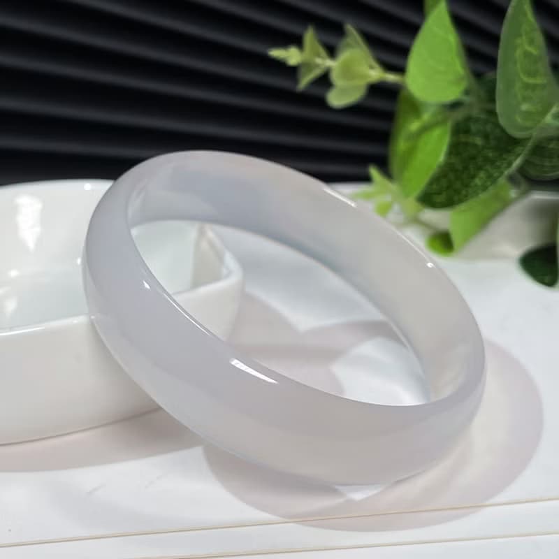 冰潤白瑪瑙手鐲58MM 小寬條透感清新白玉髓手環 皓白如凡 顯氣質