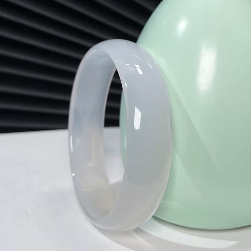 冰潤白瑪瑙手鐲58MM 小寬條透感清新白玉髓手環 皓白如凡 顯氣質
