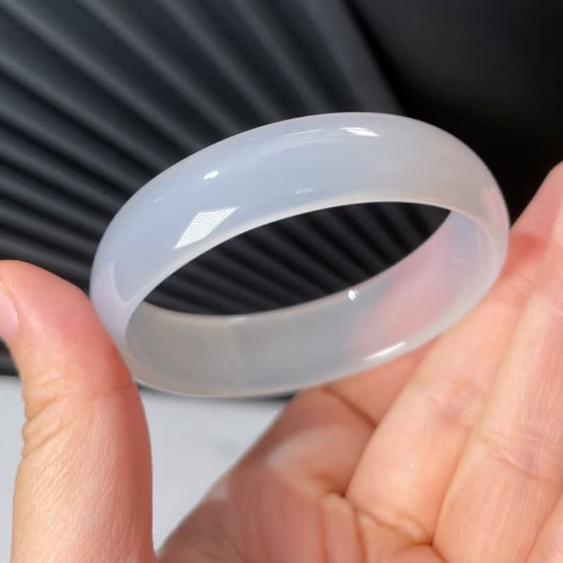 冰潤白瑪瑙手鐲58MM 小寬條透感清新白玉髓手環 皓白如凡 顯氣質