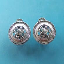Vintage Jewelry 西洋古董飾品 銀色調 白鑽簍空 圓格 夾式耳環