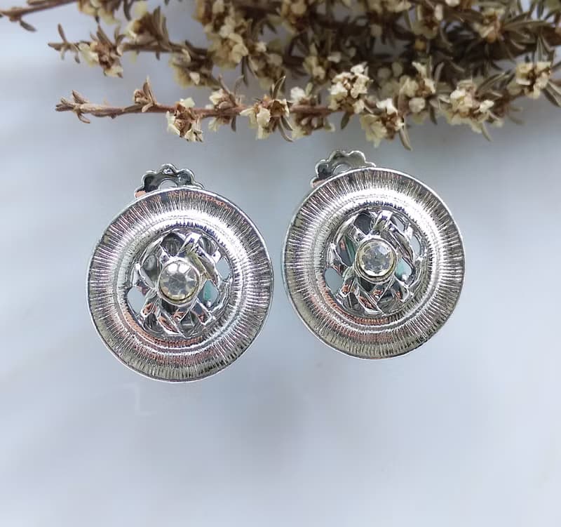 Vintage Jewelry 西洋古董飾品 銀色調 白鑽簍空 圓格 夾式耳環