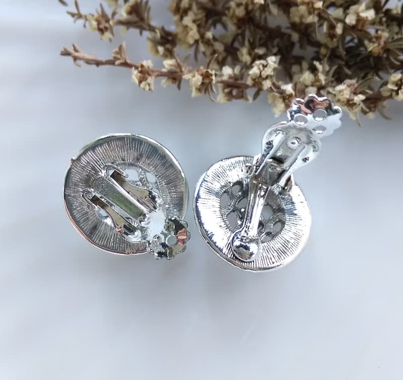 Vintage Jewelry 西洋古董飾品 銀色調 白鑽簍空 圓格 夾式耳環