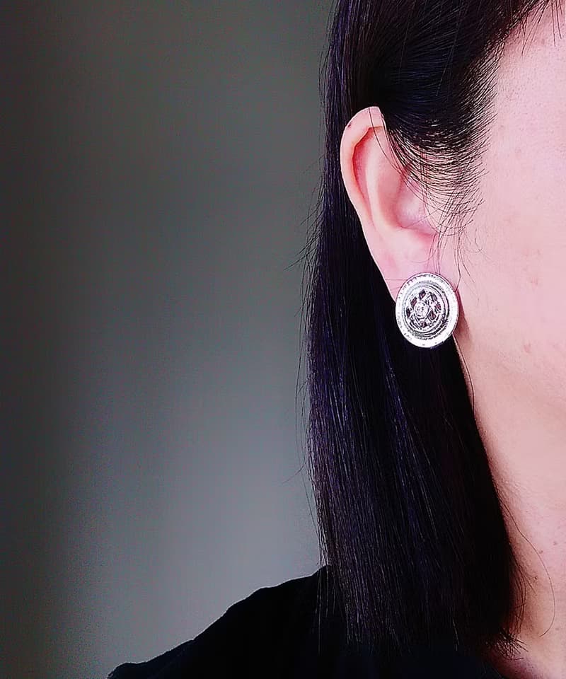 Vintage Jewelry 西洋古董飾品 銀色調 白鑽簍空 圓格 夾式耳環