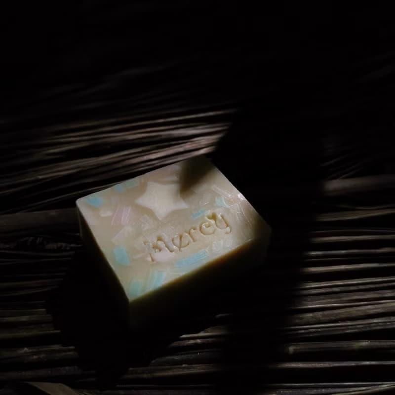 甜蜜蜜蜂蜜月桂精油手工皂