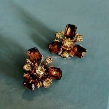 vintage jewelry  古典方形萊茵鑽立體花卉 夾式耳環  1080元