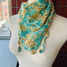 百搭三角小披肩_百分百美麗諾_冬陽綠芽新