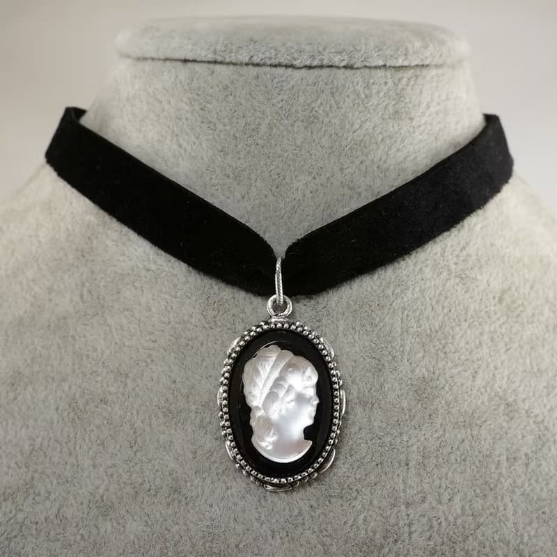 White Black Lady Girl Vintage Glass Cameo Silver Black Velvet Choker Necklace