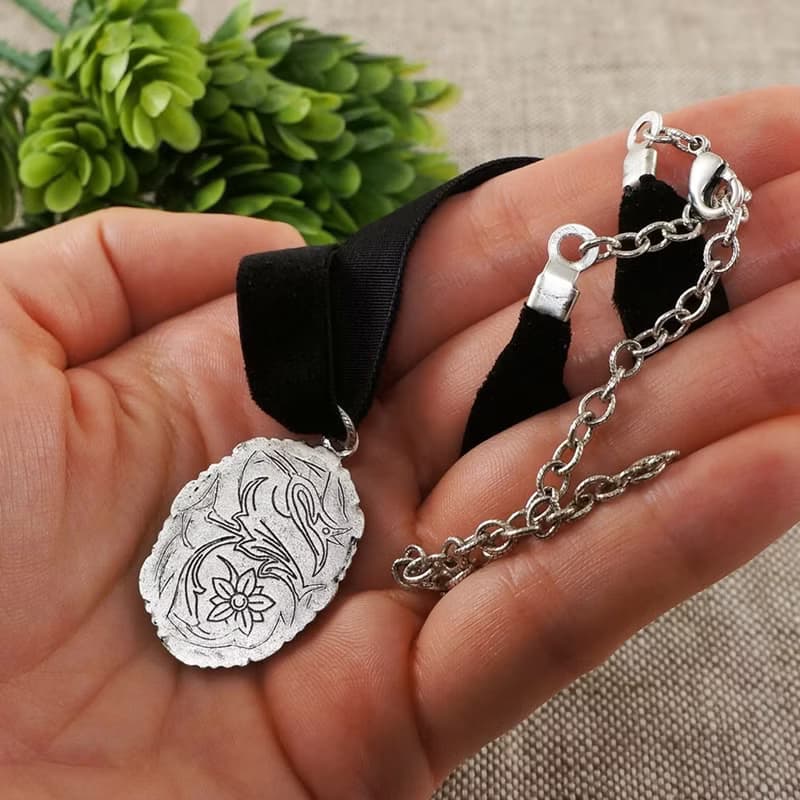 White Black Lady Girl Vintage Glass Cameo Silver Black Velvet Choker Necklace