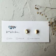 【再販】上品 シェル 金継ぎ ピアス ノンホールピアス イヤリング 白蝶貝 マザーオブパール シンプル 小ぶり 小さい 極小 ギフト 贈り物 プレゼント 母の日