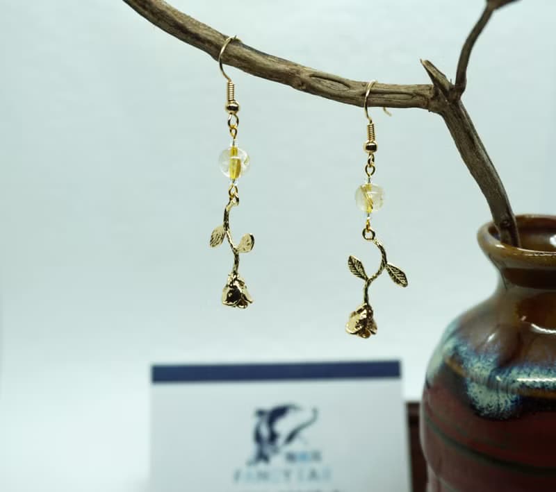 飛機耳 / 原創耳飾 /【守護】/ 鈦晶 / 施華洛世奇水晶元素