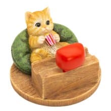 デバリエ  ca242y【正規品】猫の置物 茶トラ スマホ スタンド ホルダー レジン製 ギフト 最適なプレゼント