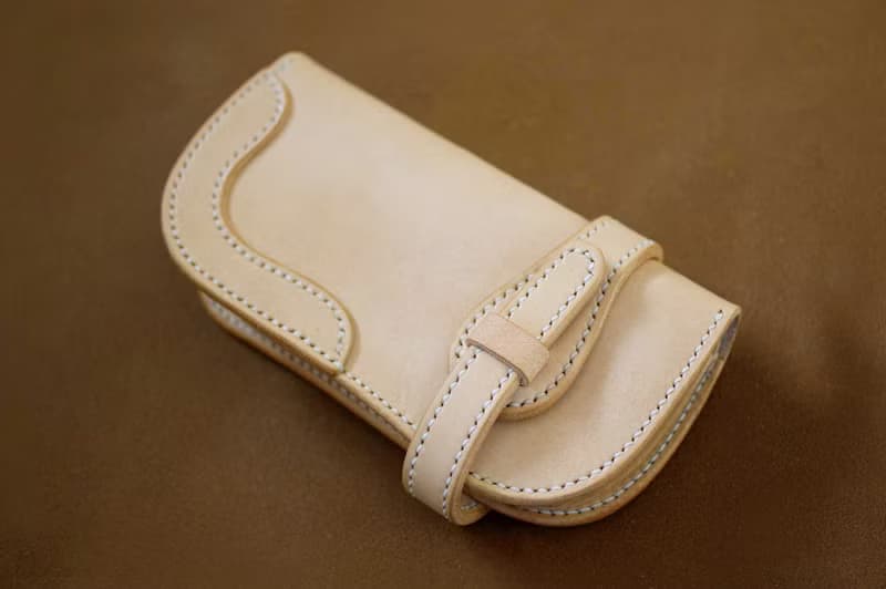 鞍形皮革錢包 裝飾