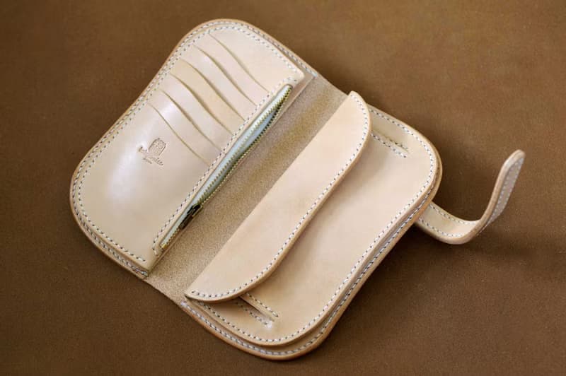 鞍形皮革錢包 裝飾