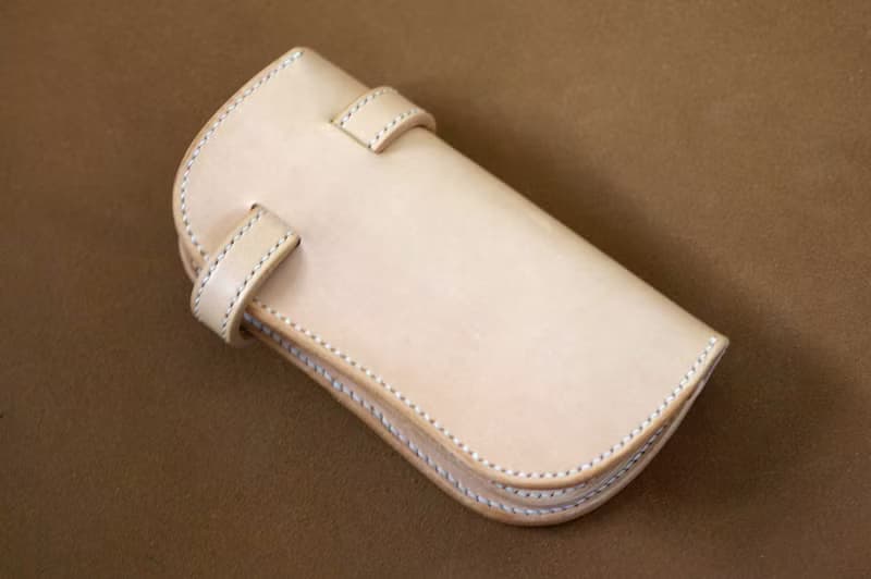 鞍形皮革錢包 裝飾