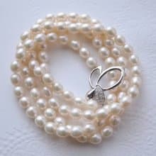 淡水パールのロングネックレス　蝶の留め金付き　2way使用できます