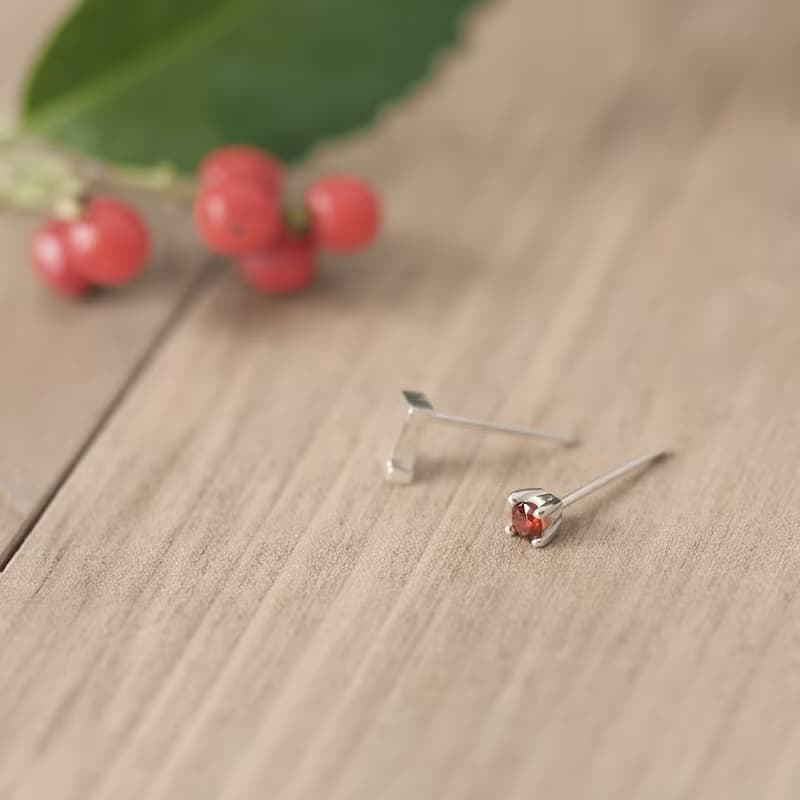 数字 & 1月 誕生石 ガーネット ピアス シルバー925