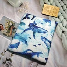 袋物系列-美國限量棉布藍鯨鯨魚群L型拉鍊袋加鋪棉-電子書保護套