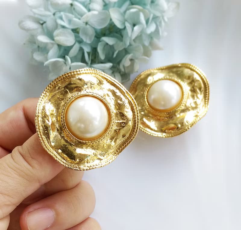【西洋古董飾品 】金色調 波浪 優雅仿珠 大耳環 夾式耳環