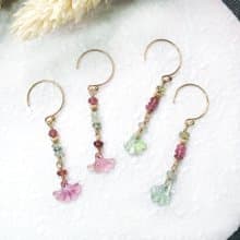 VIIART。魚戲。天然碧璽鍍金耳環耳針耳勾| 14KGF魚尾銀杏葉