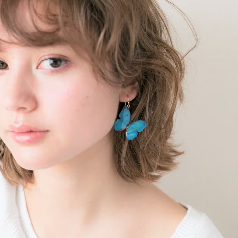 エメラルドブルーの蝶々 ピアス / イヤリング
