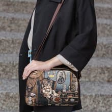 斜背包 防潑水 平織緹花 探險羅傑 莉莉安娜
