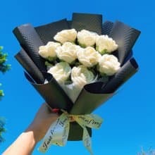 手作鉤織 9朵白色玫瑰追思花束