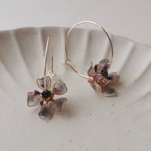 【Veverka】浮光掠影 藍紫色 樹脂耳環 造花液 滴膠 花 花朵