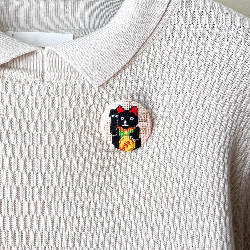 黑色招財貓 十字繡胸針