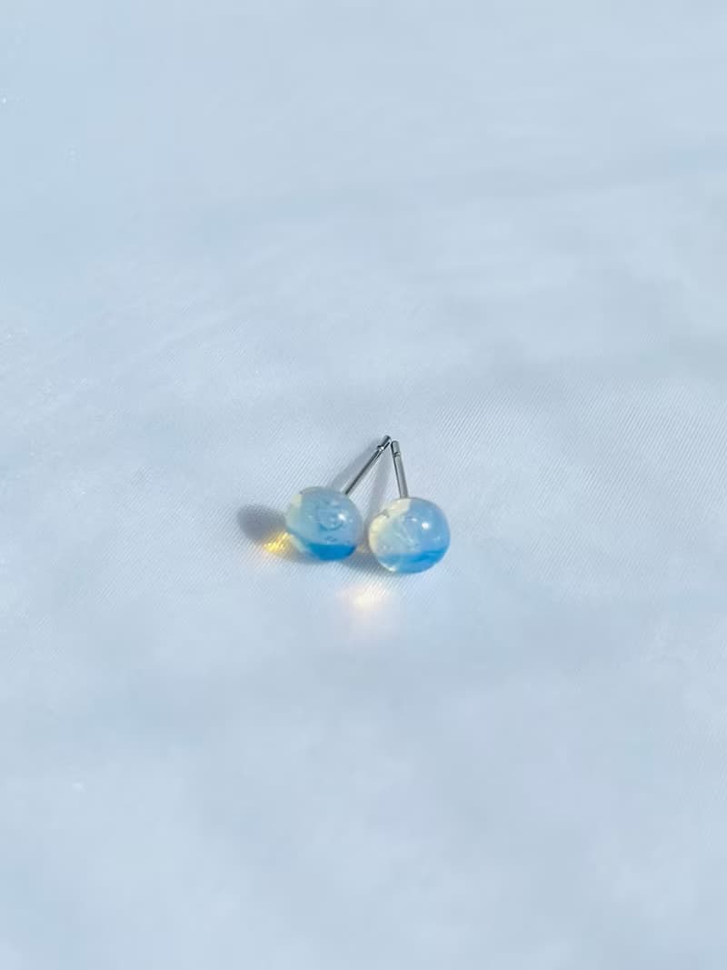天然石/オパールの一粒ピアス/パワーストーン/一粒ピアス/サージカルステンレス/一粒/シンプル/アレルギー対応/オパール/ノンホールピアス/誕生石