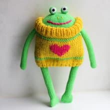 Funny toad crochet, crazy frog, knitted frog in sweater, crochet green froggy