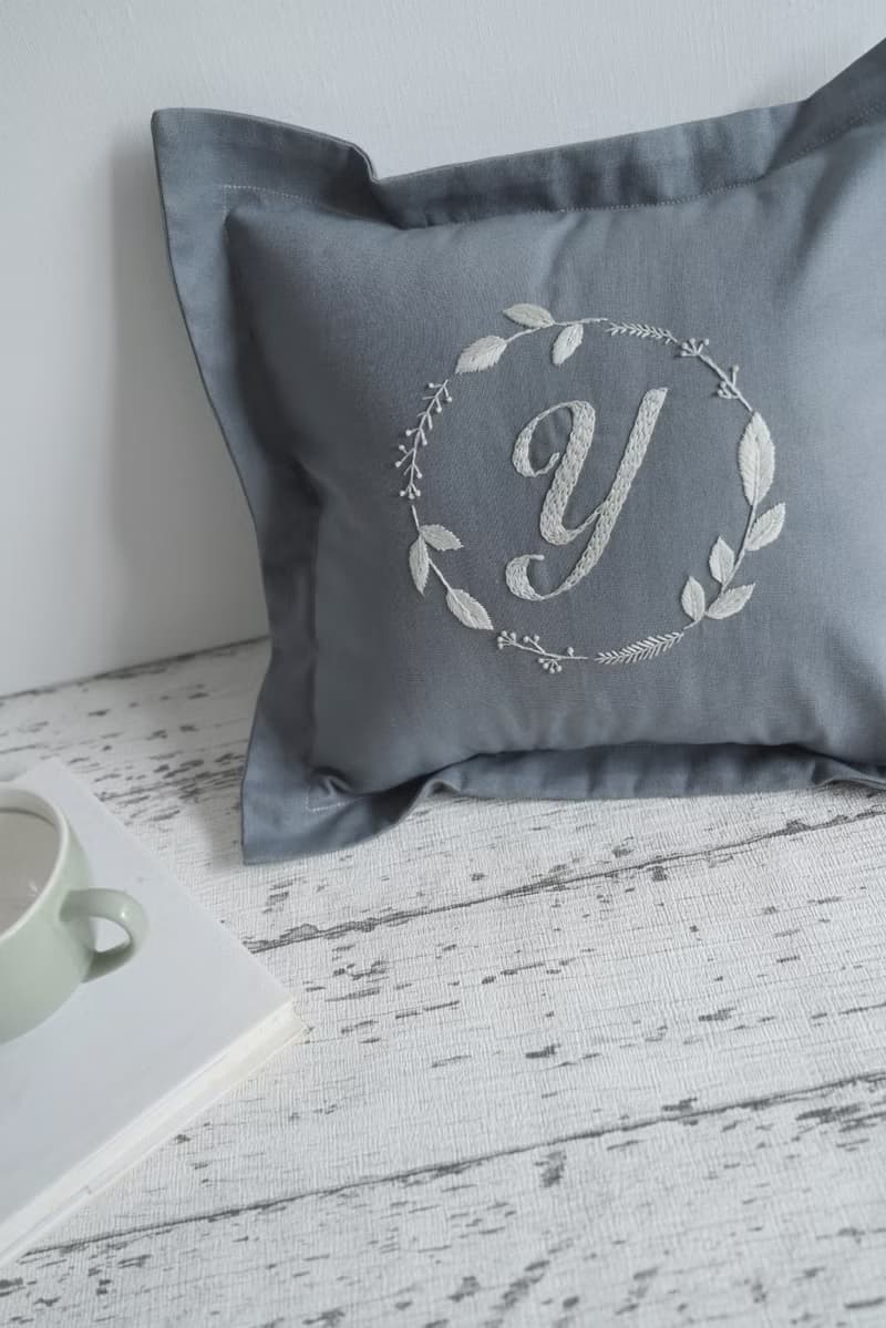 歐式寬邊刺繡小抱枕套 材料包 自選字母 寫你的名字!