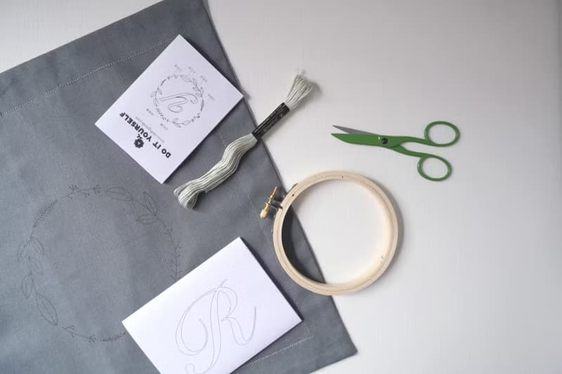 歐式寬邊刺繡小抱枕套 材料包 自選字母 寫你的名字!