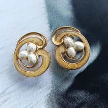 Vintage Jewelry 西洋古董飾品 AVON 優雅 線條仿珠 夾式耳環