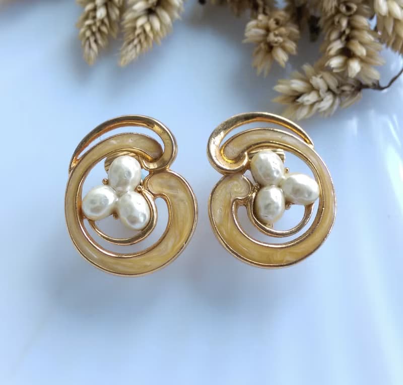 Vintage Jewelry 西洋古董飾品 AVON 優雅 線條仿珠 夾式耳環