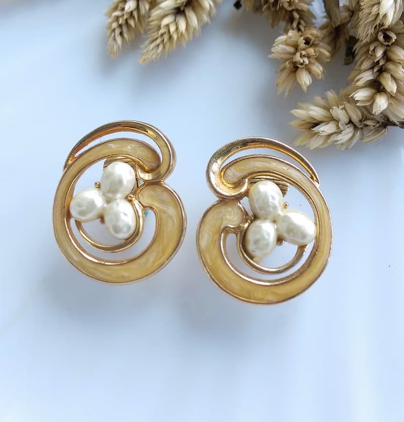 Vintage Jewelry 西洋古董飾品 AVON 優雅 線條仿珠 夾式耳環
