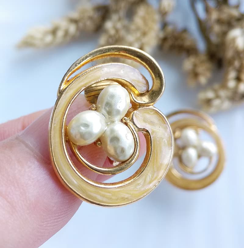 Vintage Jewelry 西洋古董飾品 AVON 優雅 線條仿珠 夾式耳環