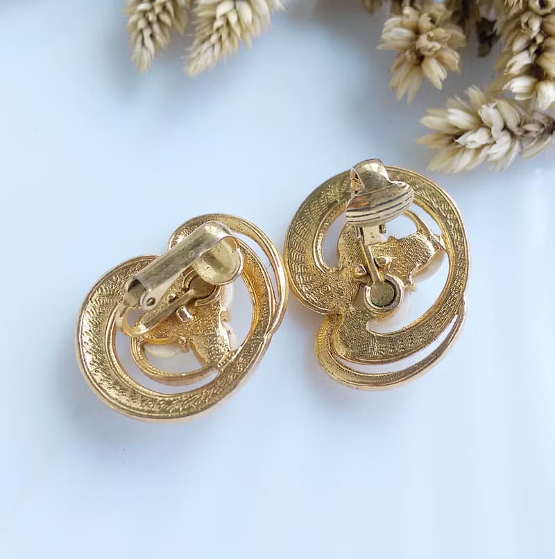 Vintage Jewelry 西洋古董飾品 AVON 優雅 線條仿珠 夾式耳環