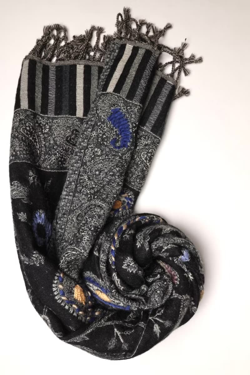 【母親節禮物】喀什米爾水煮羊毛手工刺繡圍巾披肩黑色腰果花保暖
