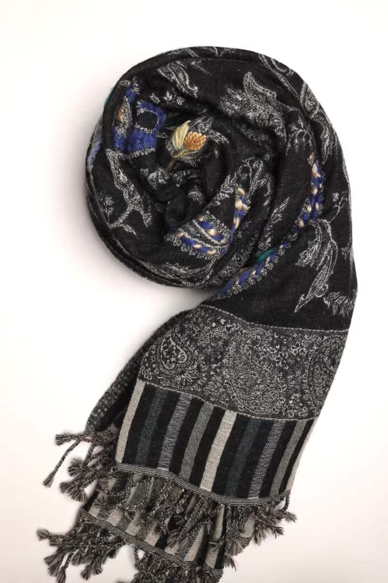 【母親節禮物】喀什米爾水煮羊毛手工刺繡圍巾披肩黑色腰果花保暖