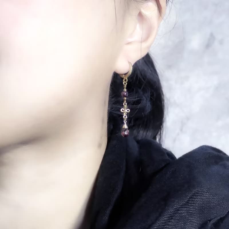 VIIART。結實纍纍。石榴石黃銅耳環-可改夾式 遙遠的長河-黃河