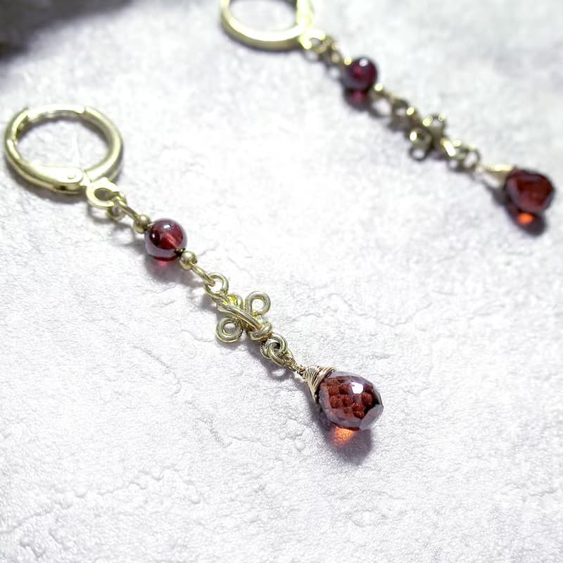 VIIART。結實纍纍。石榴石黃銅耳環-可改夾式 遙遠的長河-黃河