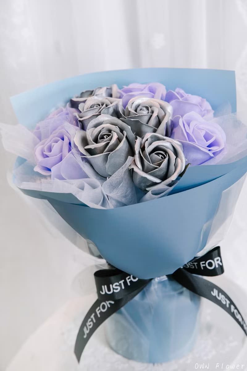 藍紫玫瑰花束/銀色玫瑰花/香皂花束/生日花束/情人節花束/小花束