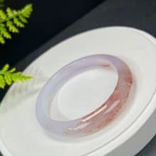 精品 淺紫底 瑪瑙手鐲 57+MM 冰潤起剛飄朱砂點玉髓手環 內心安定