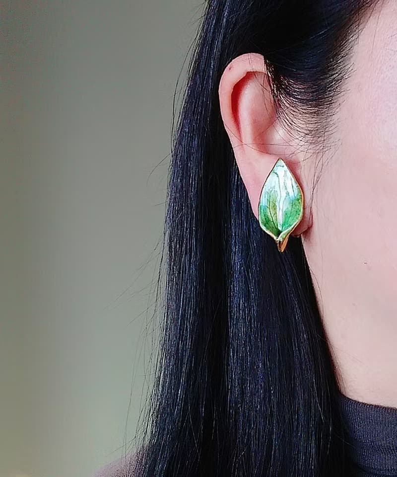 vintage jewelry  俏麗綠葉琺瑯陶瓷 夾式耳環