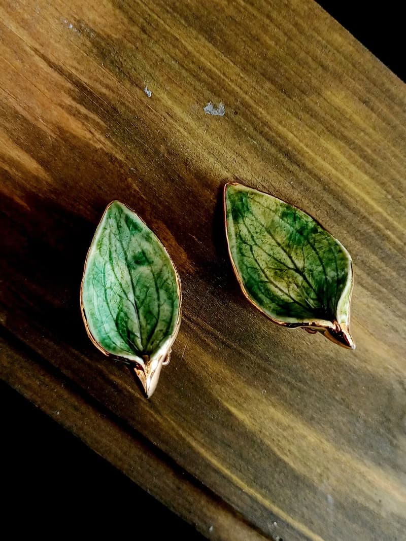 vintage jewelry  俏麗綠葉琺瑯陶瓷 夾式耳環